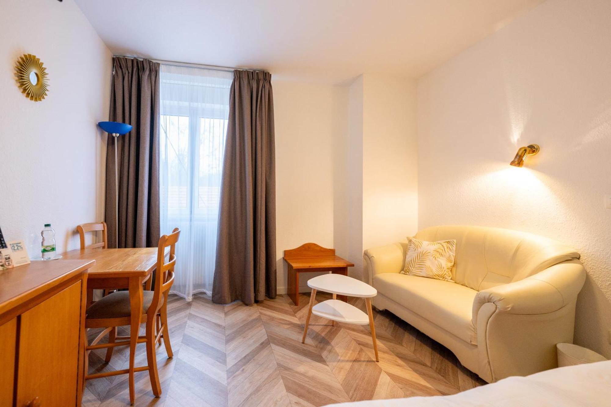 Logis Hotel Notre-Dame - Restaurant Ouvert Midi Et Soir Sauf Dimanche Soir Danne-et-Quatre-Vents المظهر الخارجي الصورة